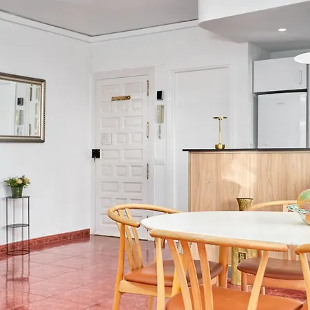 Spectacular Sea Views, 2 Bed,2 Bath דירה נרחה