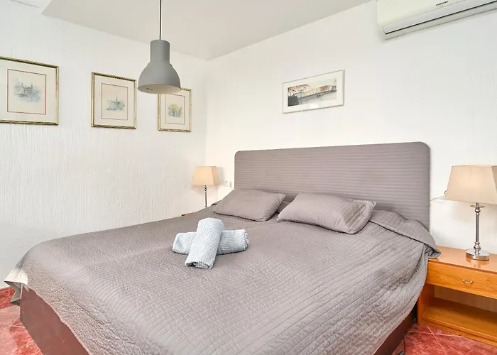 Spectacular Sea Views, 2 Bed,2 Bath Apartman *