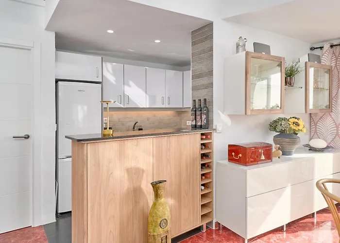 Spectacular Sea Views, 2 Bed,2 Bath *