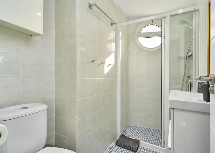 Spectacular Sea Views, 2 Bed,2 Bath 네르하